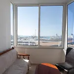 Port View アパート ドゥラス